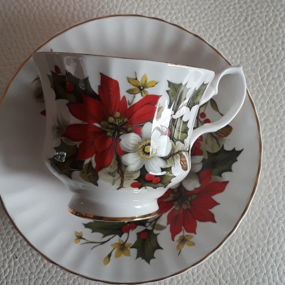 ⭐RARE⭐♥️ANTIQUE♥️Bluebird Fine Bone China Christmas Tea set - Picture 6 of 7